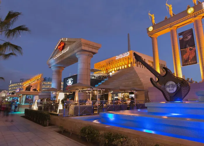 Modern Playa Honda In Playa De Americas 美洲海滩