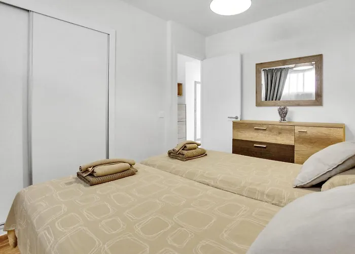 Modern Playa Honda In Playa De Americas * פלאייה דה לאס אמריקס
